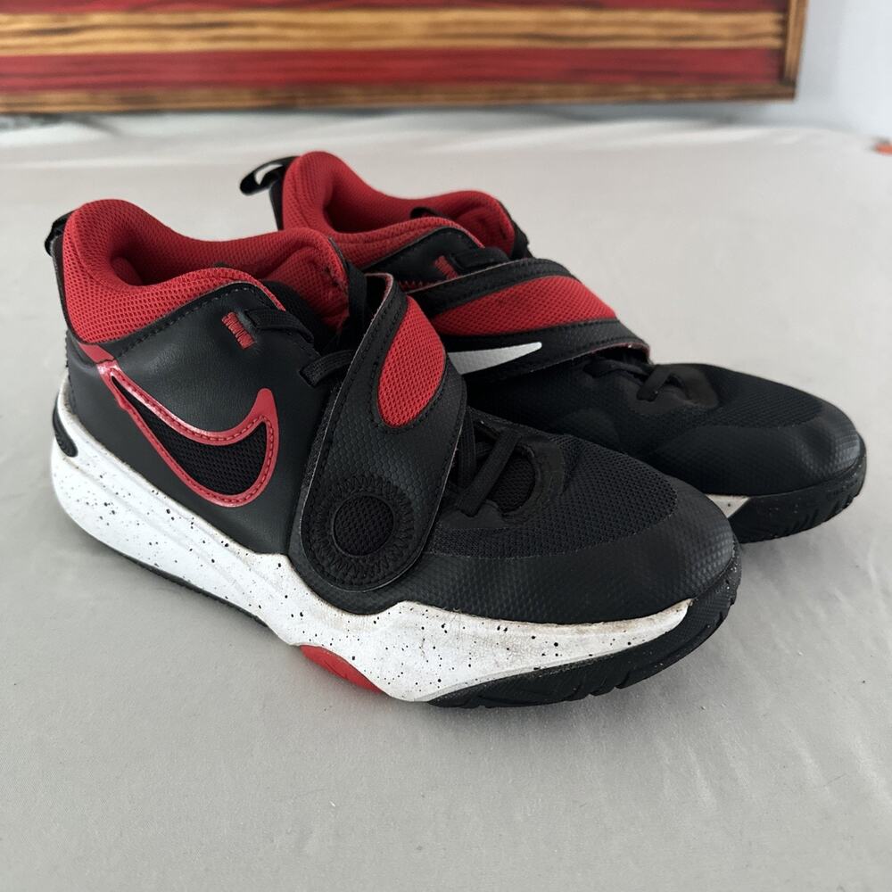 Nike Sneakers Kids 5Y Team Hustle D 11 Mid Top Black Red University 5 Y Shoes